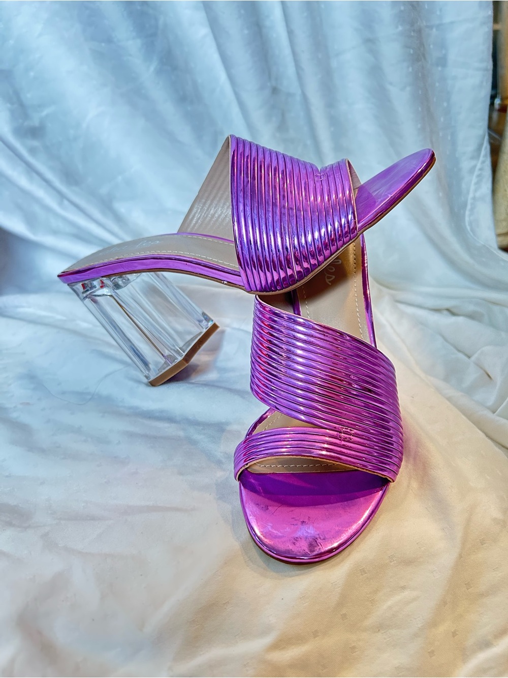 Charles David Metallic Fuchsia Ribbed Strap Block Heel Sandals